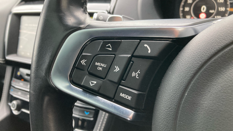 Jaguar F-Pace 2.0d [180] Chequered Flag 5dr Auto AWD Diesel Estate